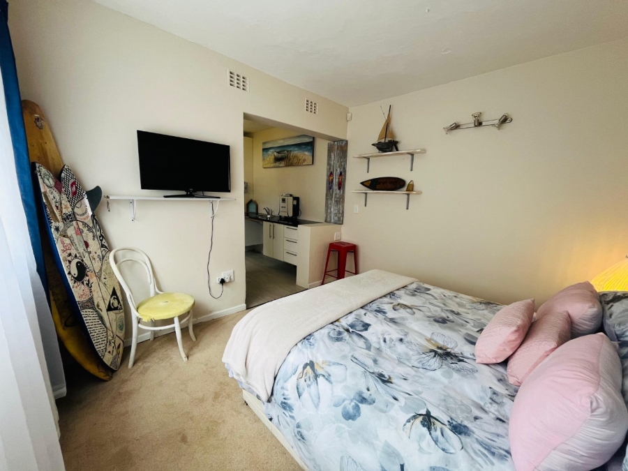 6 Bedroom Property for Sale in Gonubie Eastern Cape